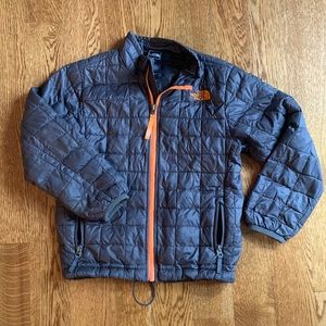 Boys North Face jacket. Brown with orange zipper. Size XS(6)